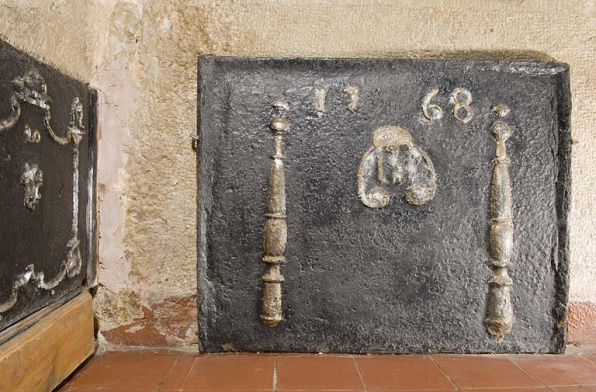 Plaque de cheminée portant la date 1768. © Région Bourgogne-Franche-Comté, Inventaire du patrimoine