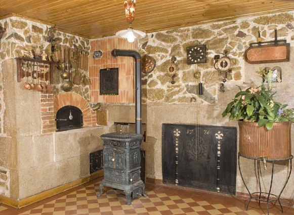 Cuisine du rez-de-chaussée : intérieur. © Région Bourgogne-Franche-Comté, Inventaire du patrimoine