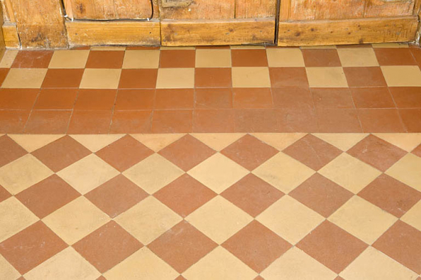 Cuisine du rez-de-chaussée : carreaux au sol. © Région Bourgogne-Franche-Comté, Inventaire du patrimoine