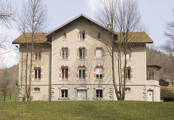 Logement patronal dit le "Grand Château" (2020 AI 47) : façade postérieure. © Région Bourgogne-Franche-Comté, Inventaire du patrimoine