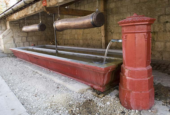 Fontaine-lavoir-abreuvoir du Chalet (Grande Rue, 2008 AC 35). © Région Bourgogne-Franche-Comté, Inventaire du patrimoine