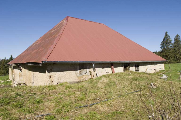 Façade postérieure et citerne. © Région Bourgogne-Franche-Comté, Inventaire du patrimoine