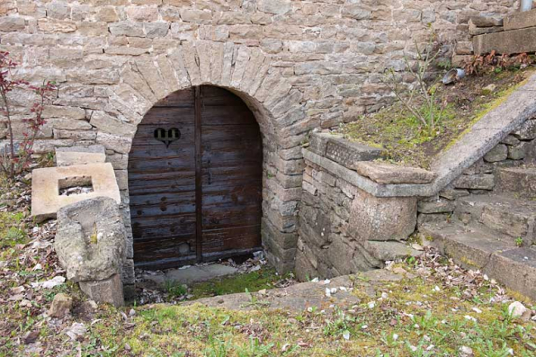 Grange : porte de cave sur la façade antérieure. © Région Bourgogne-Franche-Comté, Inventaire du patrimoine