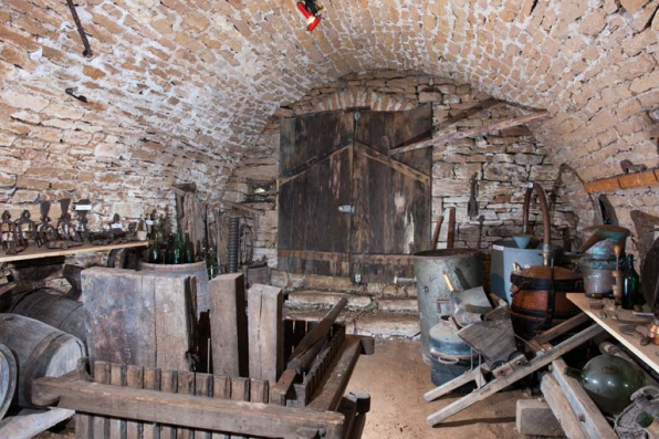 Vue générale de la cave depuis l'entrée. © Région Bourgogne-Franche-Comté, Inventaire du patrimoine