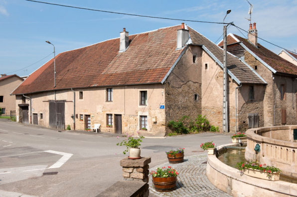 Vue générale depuis la rue de l'Ancien Cimetière. © Région Bourgogne-Franche-Comté, Inventaire du patrimoine