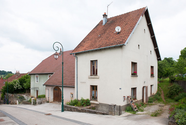 Maison et ferme aux 19 et 21 rue des Gratteris (2010 AK 55 et 58). © Région Bourgogne-Franche-Comté, Inventaire du patrimoine