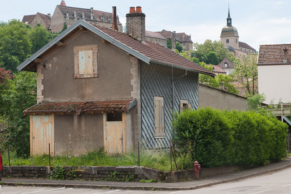 Maison de garde-barrière, rue du Pont : vue rapprochée, depuis le carrefour. © Région Bourgogne-Franche-Comté, Inventaire du patrimoine