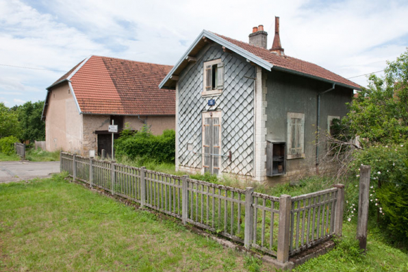 Maison de garde-barrière (cadastrée AK 125), rue du Pont. © Région Bourgogne-Franche-Comté, Inventaire du patrimoine