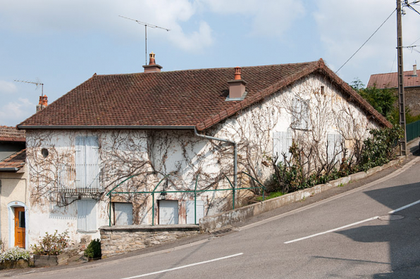 Façade antérieures et façade latérale droite. © Région Bourgogne-Franche-Comté, Inventaire du patrimoine