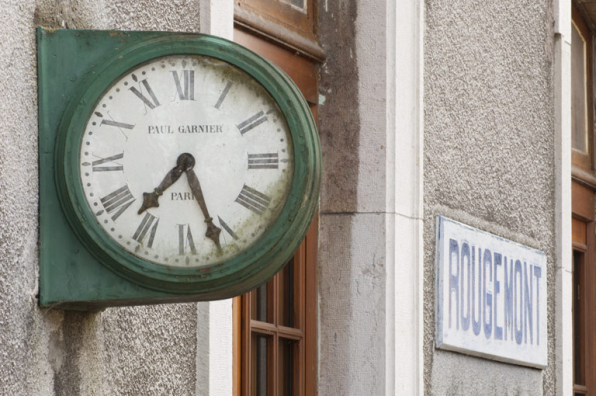 Bâtiment des voyageurs : horloge Paul Garnier. © Région Bourgogne-Franche-Comté, Inventaire du patrimoine