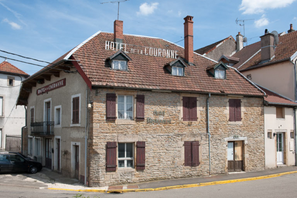 Façade antérieure et latérale droite. © Région Bourgogne-Franche-Comté, Inventaire du patrimoine