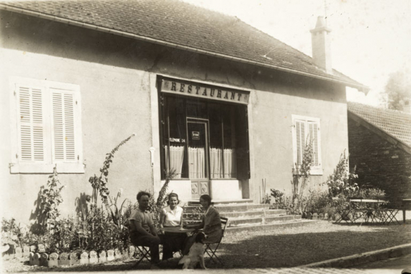 [Café-restaurant chez Maurice Fournerot ou café de la Gare]. S.d. [vers 1950]. © Région Bourgogne-Franche-Comté, Inventaire du patrimoine