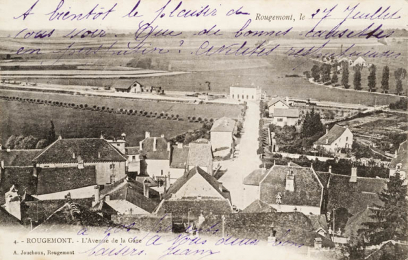 4. - Rougemont. - L'Avenue de la Gare. S.d. [1er quart 20e siècle].  © Région Bourgogne-Franche-Comté, Inventaire du patrimoine