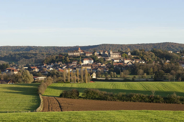 Vue générale de la ville, depuis le nord-ouest. © Région Bourgogne-Franche-Comté, Inventaire du patrimoine