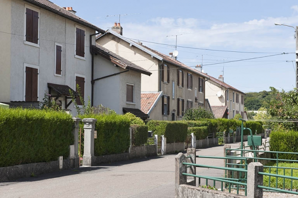 Habitations vues de trois quarts. © Région Bourgogne-Franche-Comté, Inventaire du patrimoine