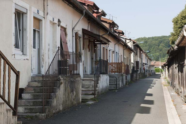 Vue d'ensemble de la rue des Cités depuis l'est. © Région Bourgogne-Franche-Comté, Inventaire du patrimoine
