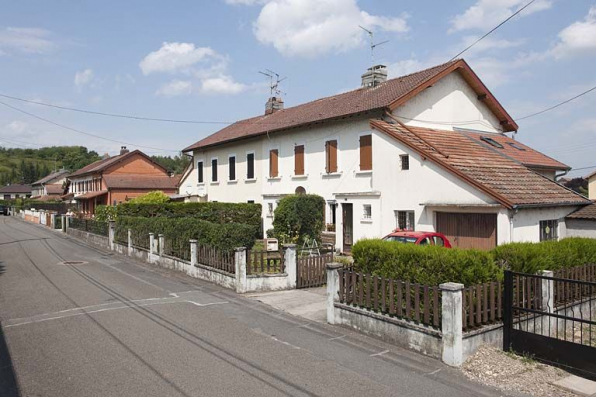 Habitation à étage. Vue de trois quarts droite. © Région Bourgogne-Franche-Comté, Inventaire du patrimoine