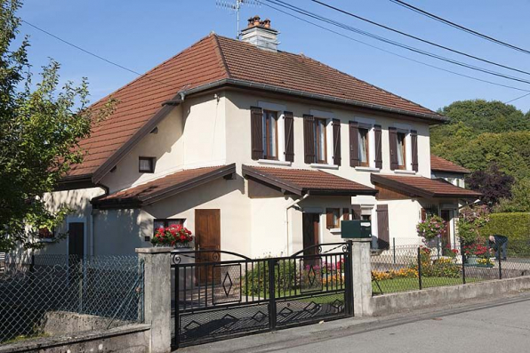 Maison vue de trois quarts gauche. © Région Bourgogne-Franche-Comté, Inventaire du patrimoine