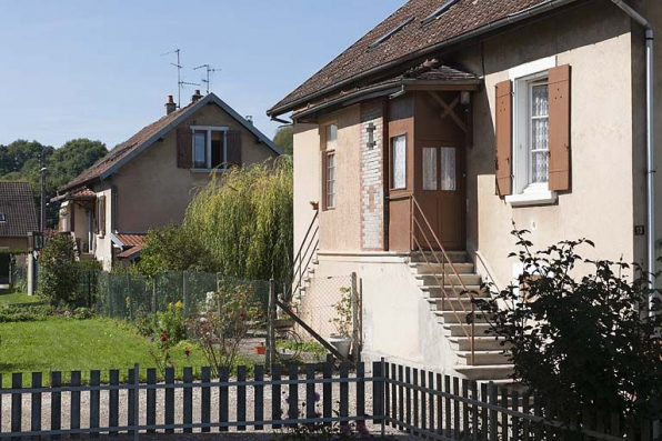 Maisons jumélees. Vue de trois quarts. © Région Bourgogne-Franche-Comté, Inventaire du patrimoine
