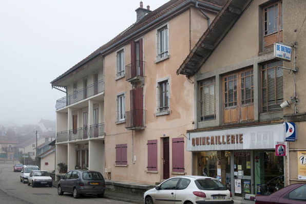 Vue générale, de trois quarts droite. © Région Bourgogne-Franche-Comté, Inventaire du patrimoine