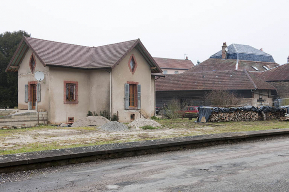 Bâtiment isolé à l'ouest. © Région Bourgogne-Franche-Comté, Inventaire du patrimoine