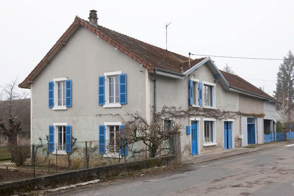 Façade antérieure et façade latérale gauche. © Région Bourgogne-Franche-Comté, Inventaire du patrimoine