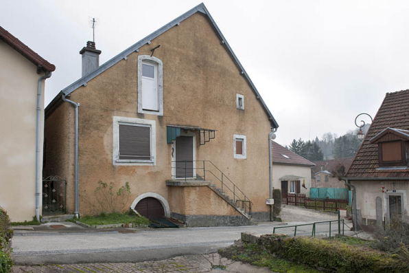 Maison au 4 rue des Gratteris (2010 AK 118) : façade antérieure. © Région Bourgogne-Franche-Comté, Inventaire du patrimoine