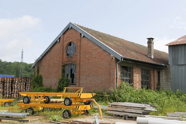 Entrepôt industriel vu de trois quarts arrière. © Région Bourgogne-Franche-Comté, Inventaire du patrimoine