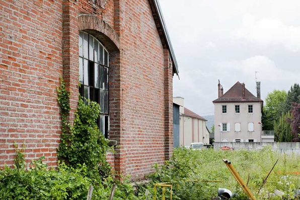 Pignons de l'entrepôt industriel et du bâtiment administratif. © Région Bourgogne-Franche-Comté, Inventaire du patrimoine