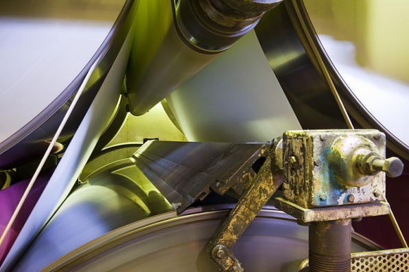 Séchage de la feuille de papier. © Région Bourgogne-Franche-Comté, Inventaire du patrimoine