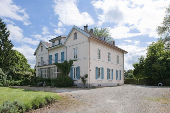 Vue de trois quarts droite. © Région Bourgogne-Franche-Comté, Inventaire du patrimoine