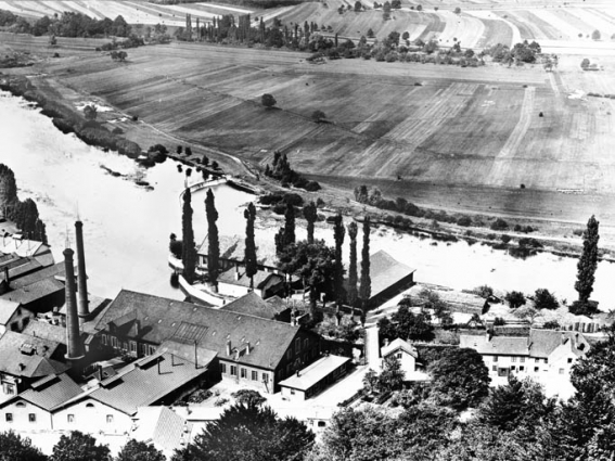 Vue aérienne des ateliers situés au niveau de l'île. © Région Bourgogne-Franche-Comté, Inventaire du patrimoine