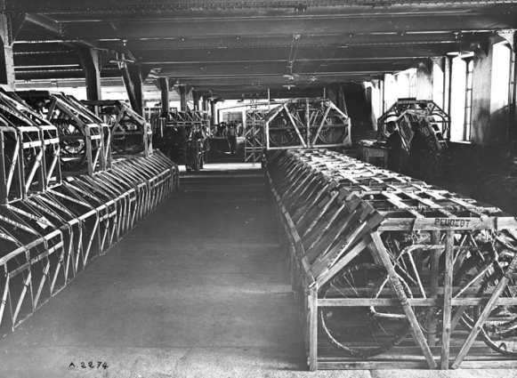 Atelier de conditionnement des bicyclettes. © Région Bourgogne-Franche-Comté, Inventaire du patrimoine