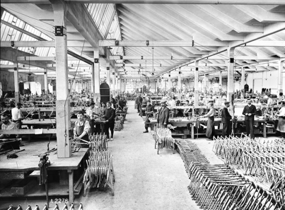 Atelier de fabrication de cadres de bicyclettes. © Région Bourgogne-Franche-Comté, Inventaire du patrimoine