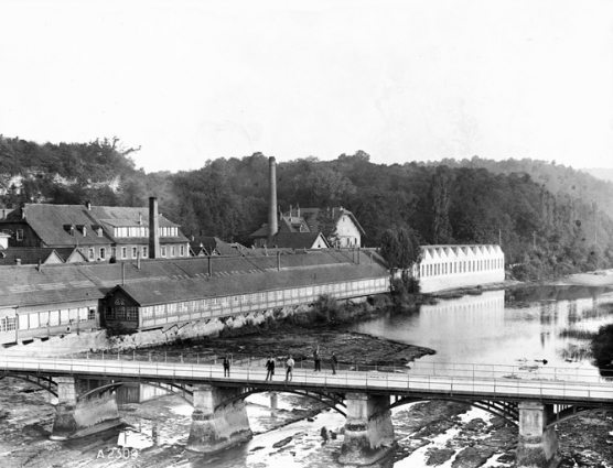 Vue plongeante sur la partie amont de l'usine, depuis la rive gauche du Doubs. © Région Bourgogne-Franche-Comté, Inventaire du patrimoine