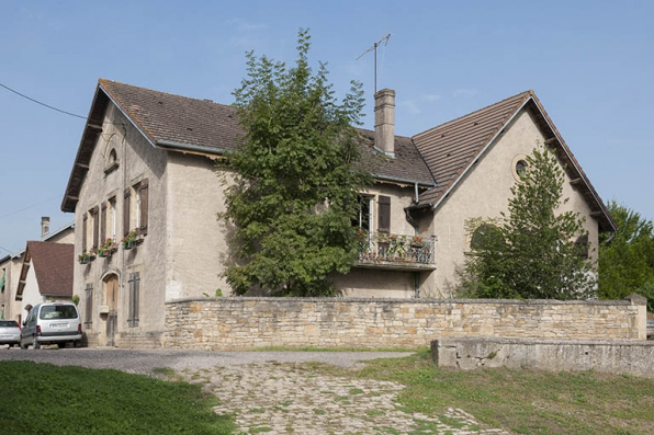 Vue générale de trois quarts droite. © Région Bourgogne-Franche-Comté, Inventaire du patrimoine