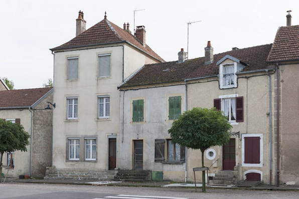 Vue générale depuis la place du Général de Gaulle. © Région Bourgogne-Franche-Comté, Inventaire du patrimoine