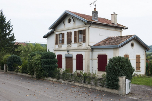 Vue générale de trois quart droit depuis l'avenue de la Gare. © Région Bourgogne-Franche-Comté, Inventaire du patrimoine Vue générale de trois quart droit depuis l'avenue de la Gare. © Région Bourgogne-Franche-Comté, Inventaire du patrimoine