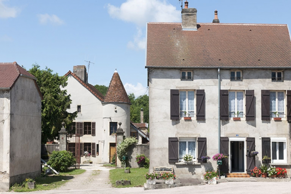 Vue générale depuis la Grande Rue. © Région Bourgogne-Franche-Comté, Inventaire du patrimoine Vue générale depuis la Grande Rue. © Région Bourgogne-Franche-Comté, Inventaire du patrimoine