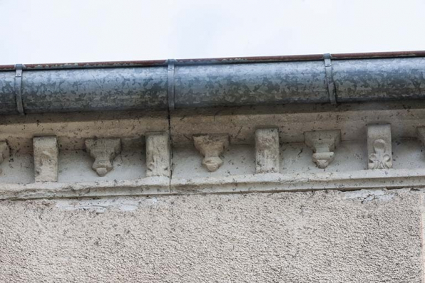 Détail de la corniche de la maison. © Région Bourgogne-Franche-Comté, Inventaire du patrimoine