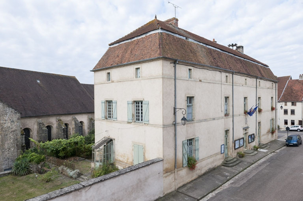 Vue générale de trois quart gauche. © Région Bourgogne-Franche-Comté, Inventaire du patrimoine