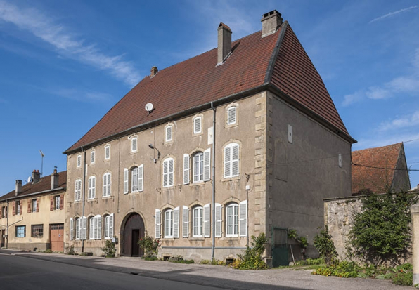 Vue d'ensemble de trois quart droit. © Région Bourgogne-Franche-Comté, Inventaire du patrimoine