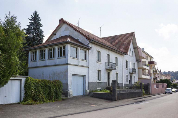 Usine n° 1 (Ets Joseph Jeambrun), au 26 rue de Saint-Hippolyte à Maîche. © Région Bourgogne-Franche-Comté, Inventaire du patrimoine Usine n° 1 (Ets Joseph Jeambrun), au 26 rue de Saint-Hippolyte à Maîche. © Région Bourgogne-Franche-Comté, Inventaire du patrimoine