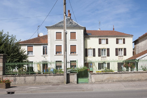 Vue d'ensemble depuis la rue. © Région Bourgogne-Franche-Comté, Inventaire du patrimoine