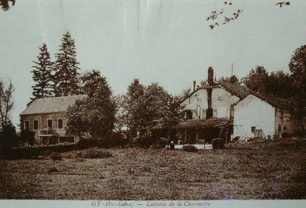 La Charmotte sur une carte postale ancienne © Région Bourgogne-Franche-Comté, Inventaire du patrimoine