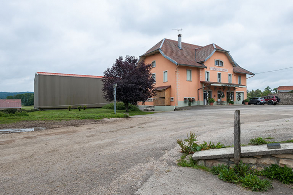 Vue d'ensemble depuis le nord. © Région Bourgogne-Franche-Comté, Inventaire du patrimoine Vue d'ensemble depuis le nord. © Région Bourgogne-Franche-Comté, Inventaire du patrimoine