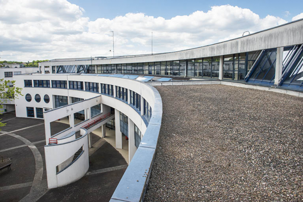 Détail de la terrasse de l'externat semi-circulaire. © Région Bourgogne-Franche-Comté, Inventaire du patrimoine