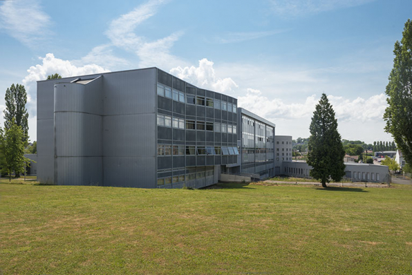 Vue d'ensemble depuis l'angle supérieur nord-ouest de l'externat. © Région Bourgogne-Franche-Comté, Inventaire du patrimoine Vue d'ensemble depuis l'angle supérieur nord-ouest de l'externat. © Région Bourgogne-Franche-Comté, Inventaire du patrimoine