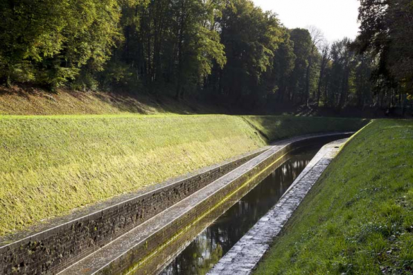 Le canal, vue aval. © Région Bourgogne-Franche-Comté, Inventaire du patrimoine