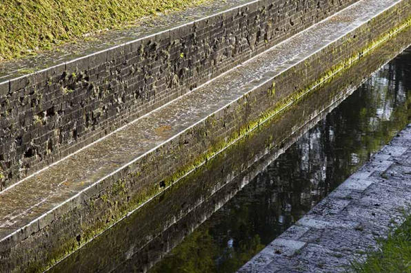 Vue sur la maçonnerie du canal. © Région Bourgogne-Franche-Comté, Inventaire du patrimoine
